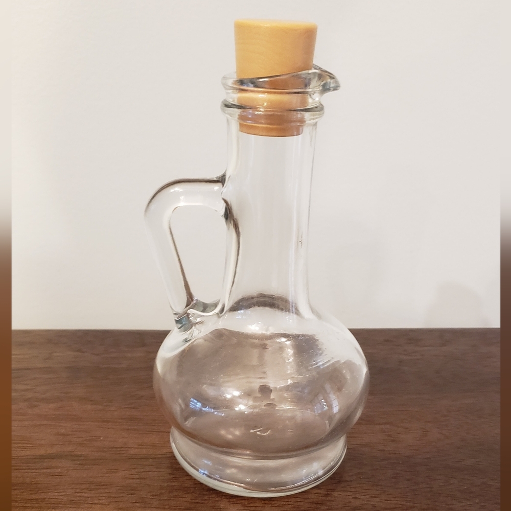 Glass Oil Cruet with Plastic Stopper - Picture 3 of 8